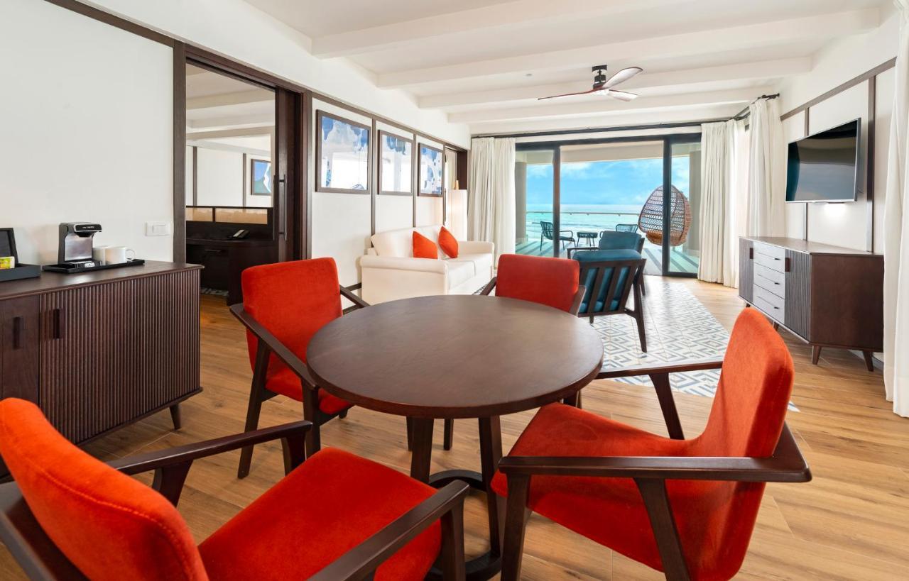 Ocean Coral Spring Resort Spring Rises Dış mekan fotoğraf A suite at the Hilton Maldives Iru Veli