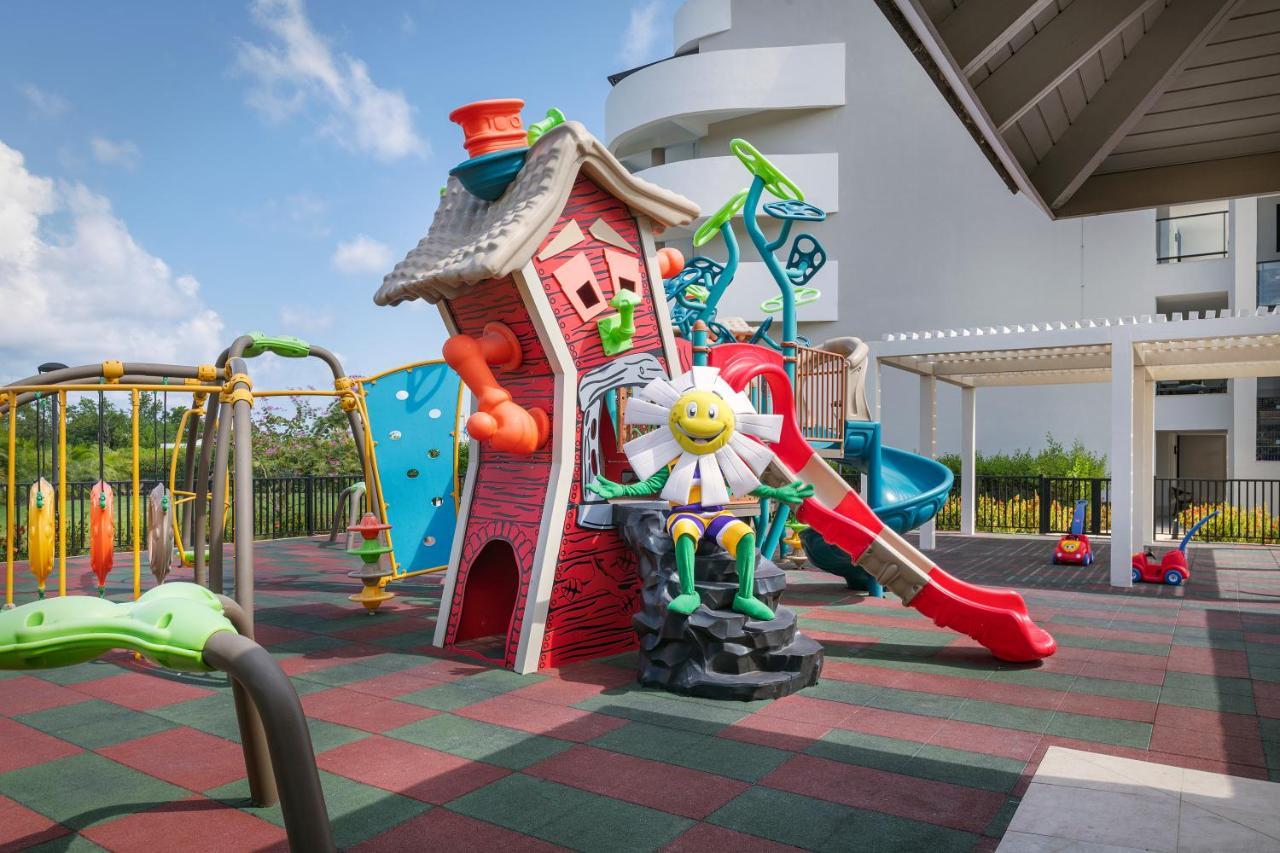 Ocean Coral Spring Resort Spring Rises Dış mekan fotoğraf Playground at the resort