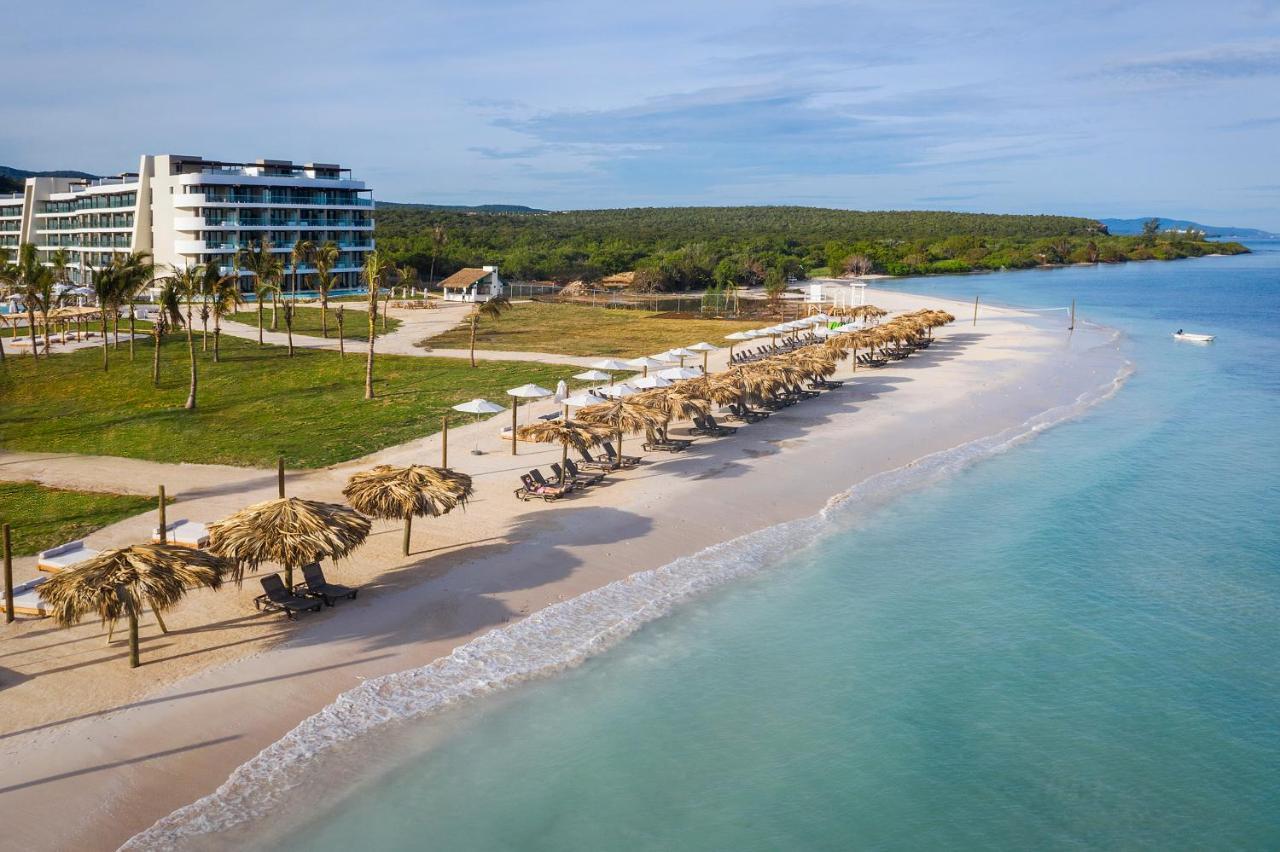 Ocean Coral Spring Resort Spring Rises Dış mekan fotoğraf Aerial view of the beach at the Iberostar Grand Bahia