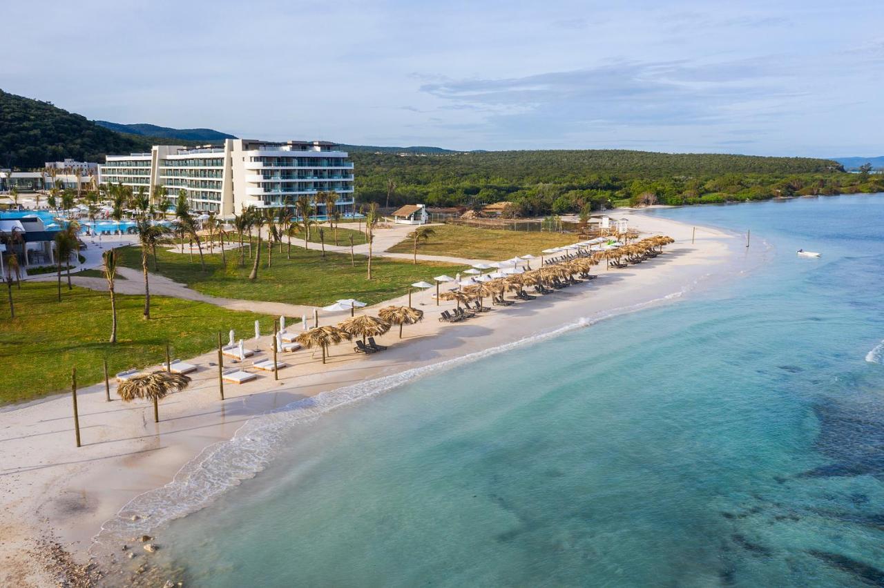 Ocean Coral Spring Resort Spring Rises Dış mekan fotoğraf Aerial view of the beach at the Iberostar Grand Bahia