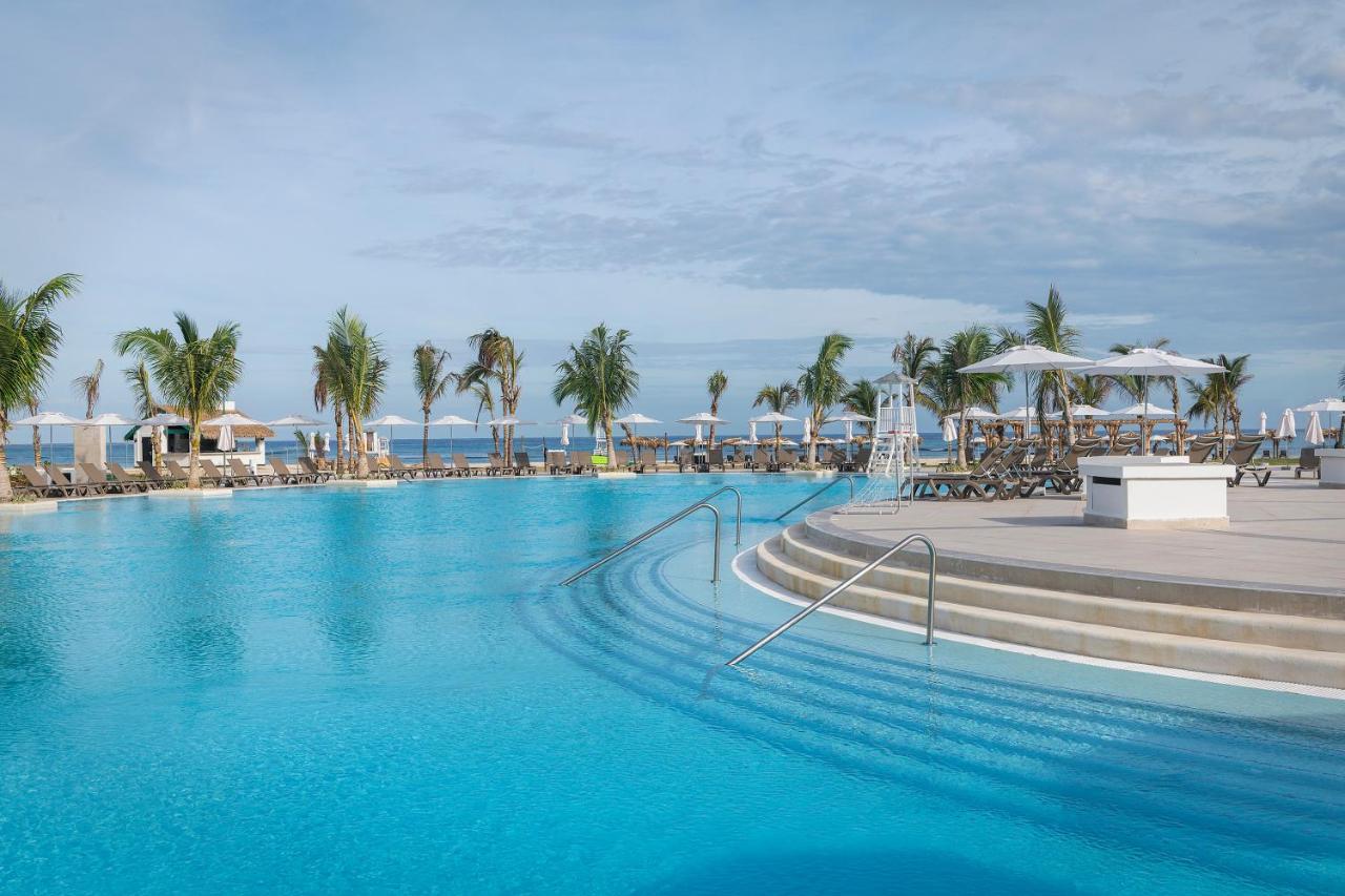 Ocean Coral Spring Resort Spring Rises Dış mekan fotoğraf The pool at the Atlantis Paradise Island